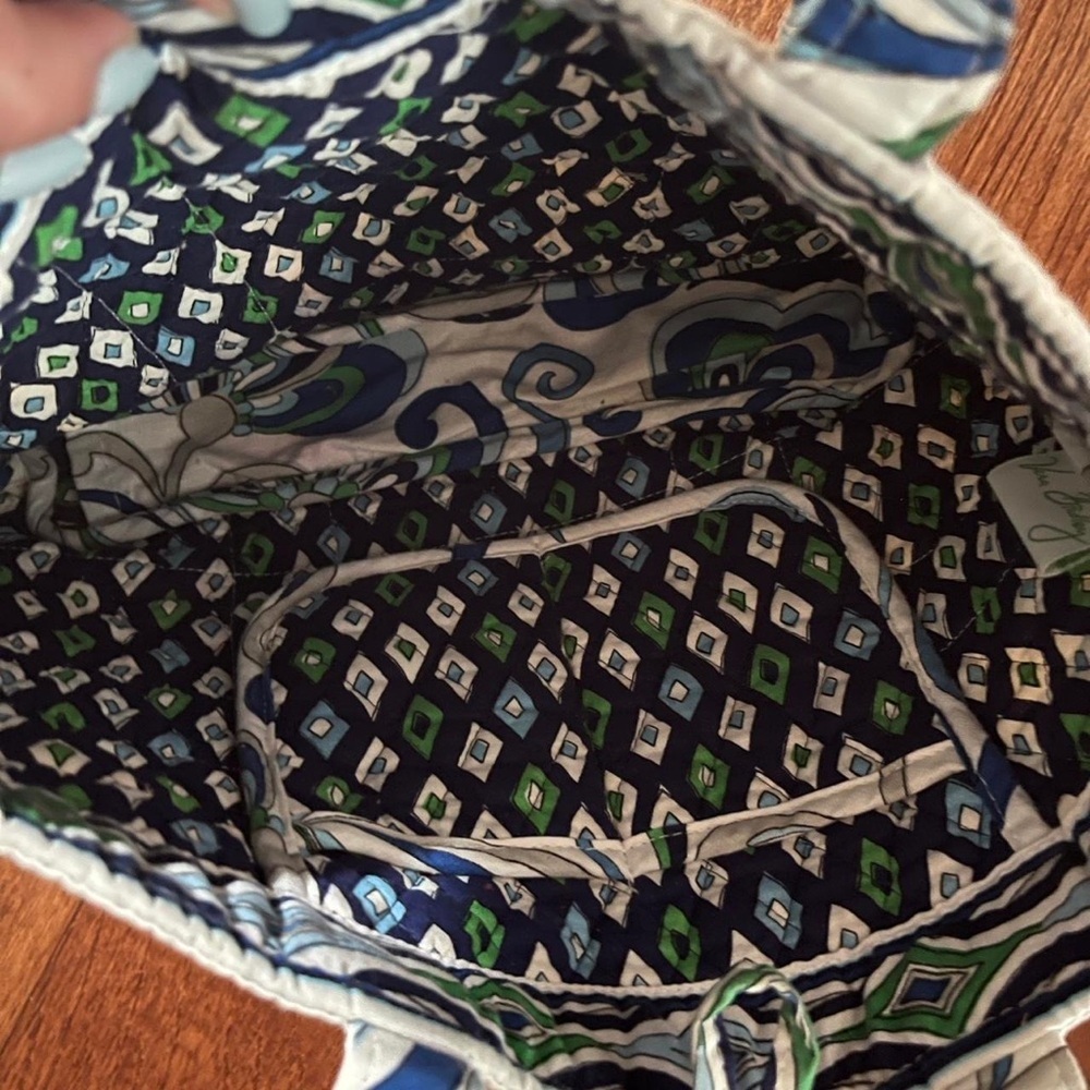 Vera Bradley Tote Mediterranean White Retired Quilted Cotton - Picture 3 of 3